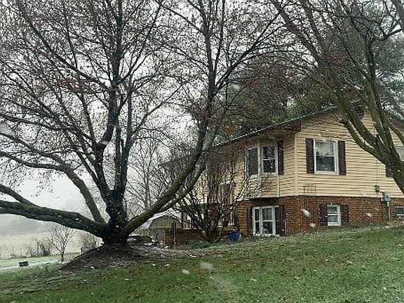 3rd image of 1922 Massanetta Springs Rd