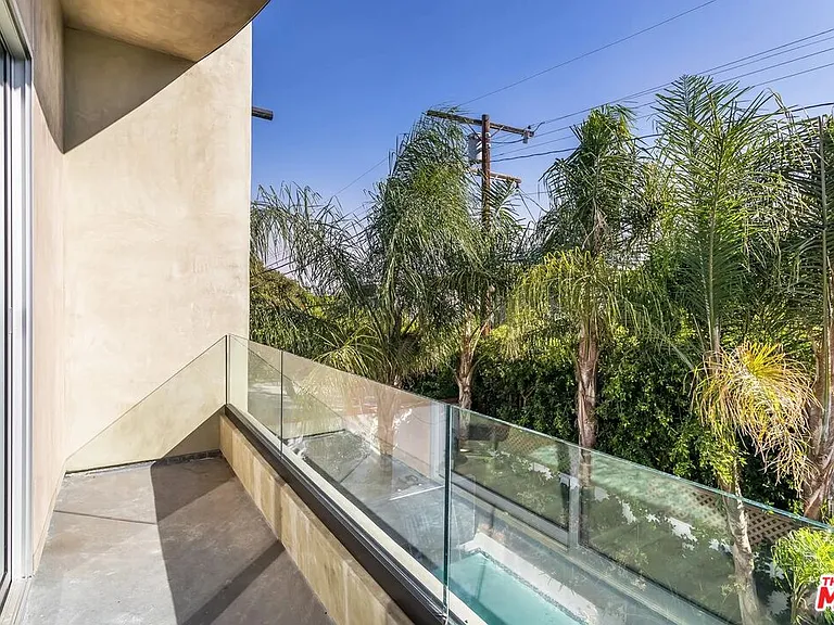 8932 Dorrington Ave — Photo 21