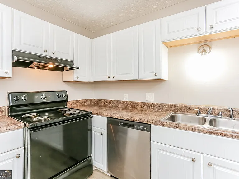 1535 Springwood Dr SE #B — Photo 8