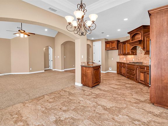 5th image of 1100 Southern Oaks Dr