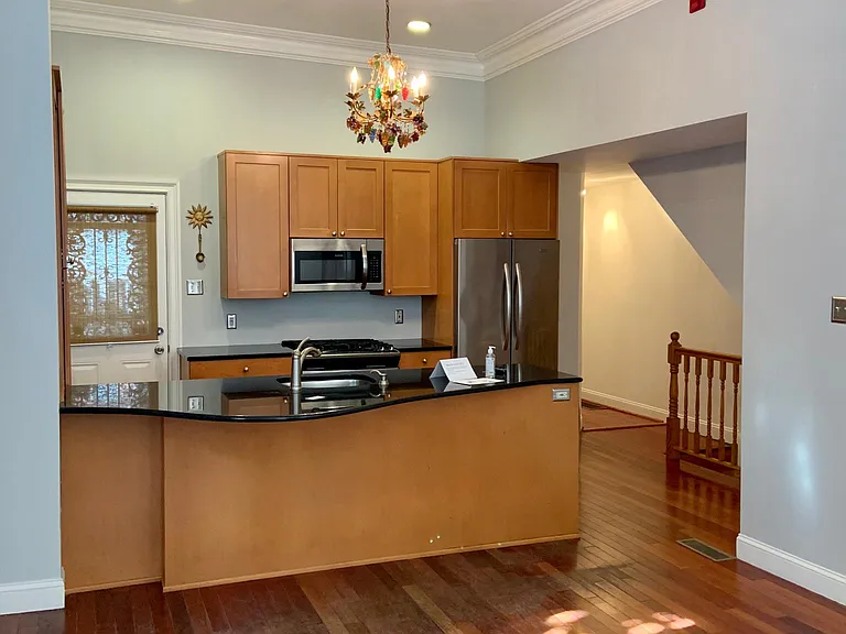 1939 Mount Vernon St #1 — Photo 3