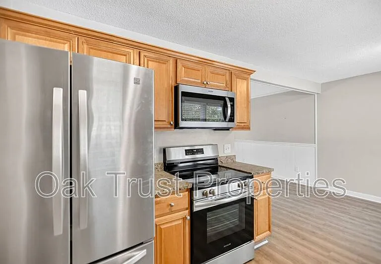 220 Cornell Dr — Photo 9