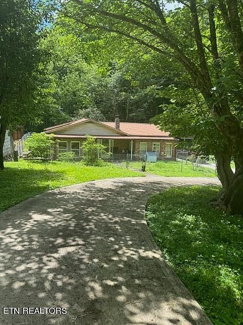2nd image of 412 Woolsey Rd