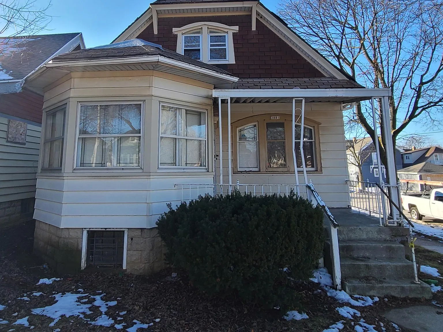 5 bed, $1,909 — Photo 1