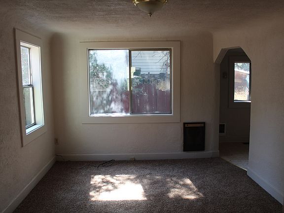 2nd image of 1518 Siskiyou St