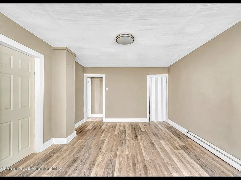 1061 Carmalt St — Photo 10