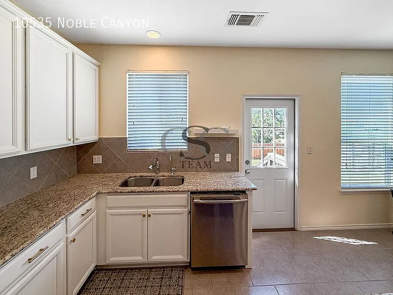 10535 Noble Cyn — Photo 18