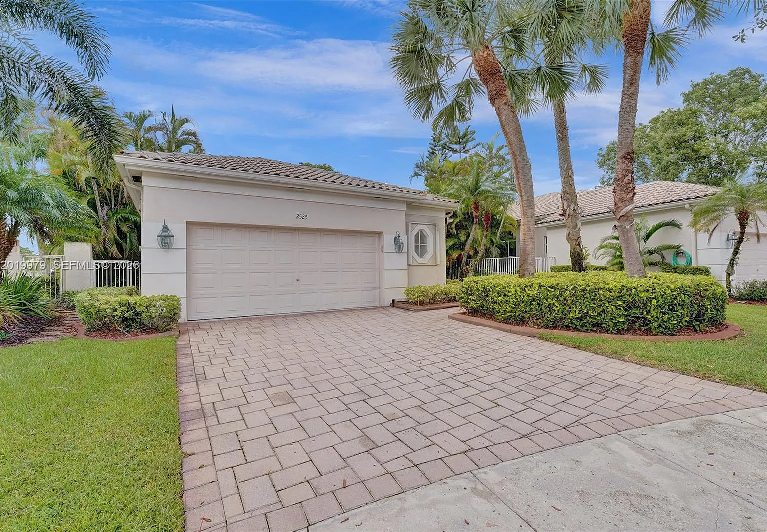 Bay Pointe Weston Hills — Photo 1
