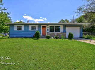 1811 Indiana St, St Charles, IL 60174