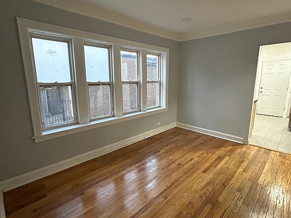 3rd image of 5943 N Artesian Ave #1