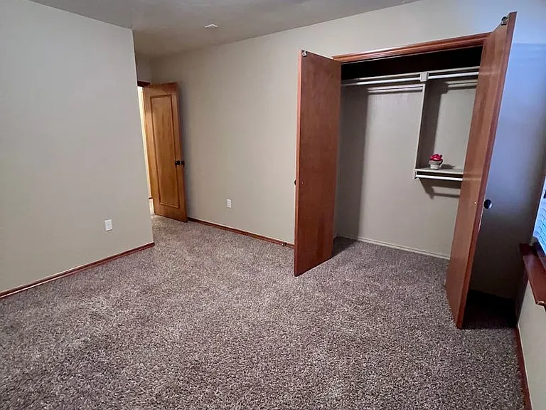 617 Applewood St — Photo 33