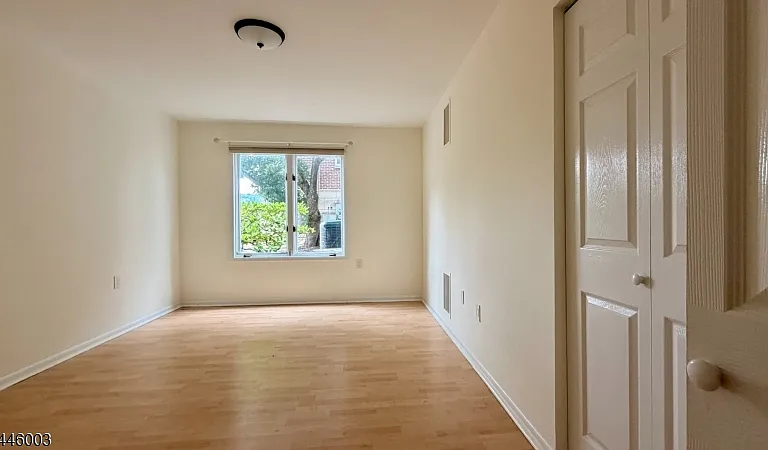 90 E Blackwell St #A — Photo 9