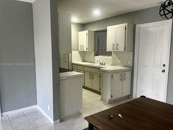3rd image of 2641 Polk St APT 9