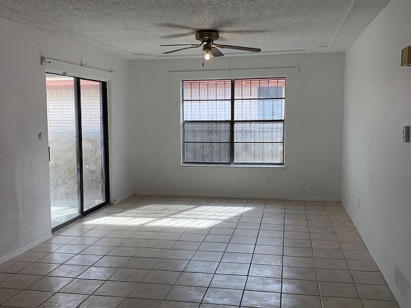 3rd image of 10557 Kinross Ave