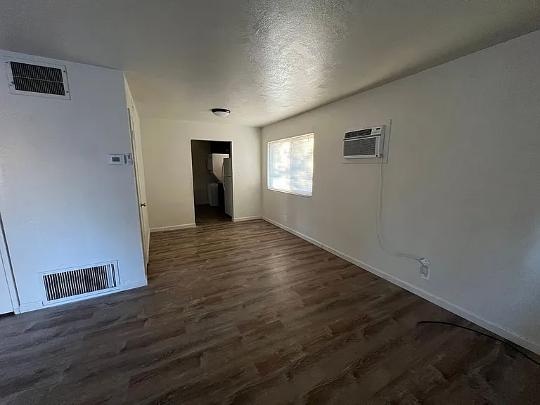1517 Tully Rd — Photo 5