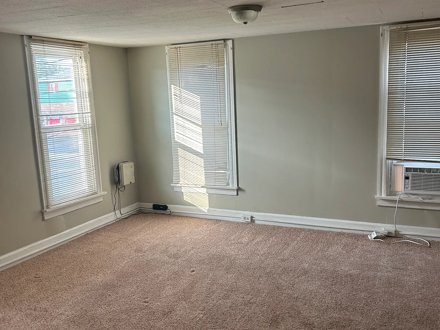 3 bed, 1200 sqft, $1,500 — Photo 3