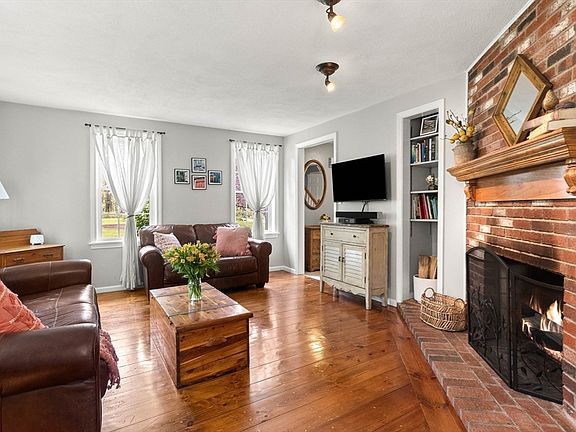 5th image of 42 Stewart St
