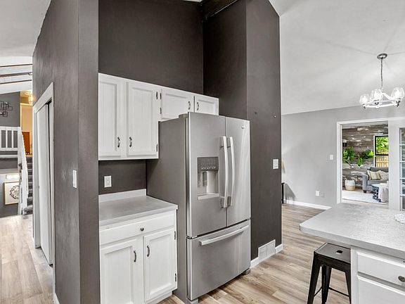5th image of 3019 S Carpenter St