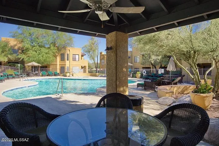 2 bed, 2.0 bath, 978 sqft, $1,800 — Photo 1