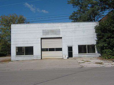 2nd image of 2301 S Walnut St