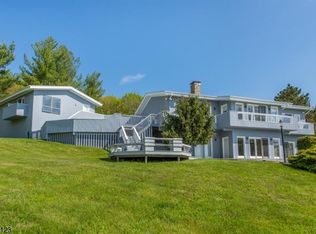 3 Walnut Hill Dr, Chester, NJ 07930