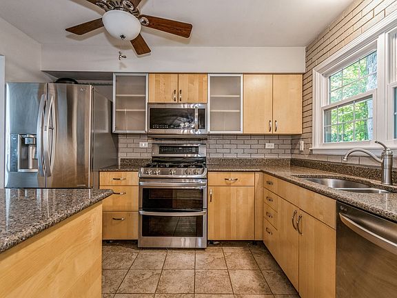 4th image of 631 Kingsbury Ct