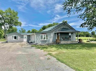 2076 N State Rd, Flora, IL 62839