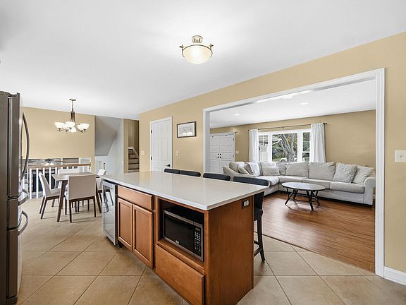5th image of 9424 Chestnut Ln