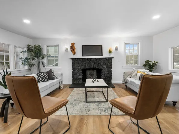 39 W Main Street, Bradford, NH 03221