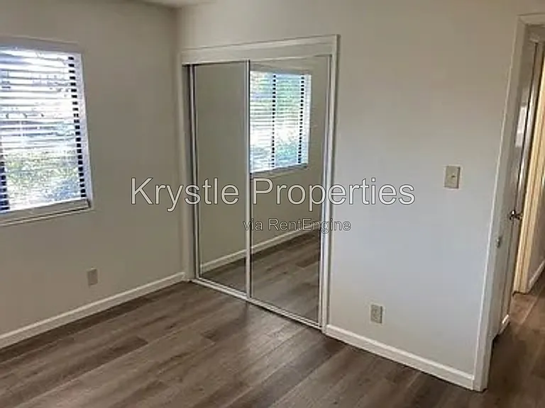 135 W F St — Photo 7