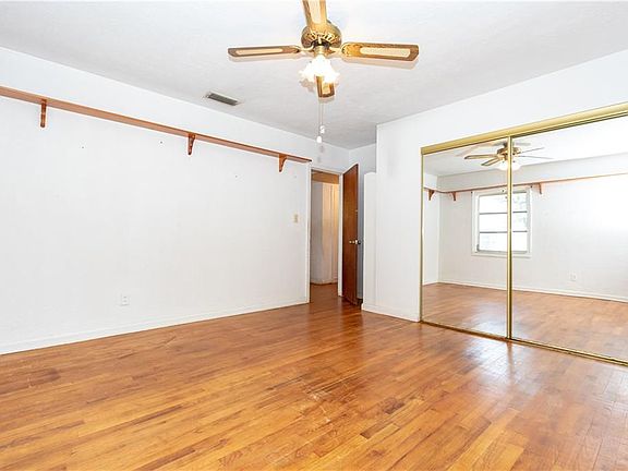 3rd image of 619 Canterbury Ln
