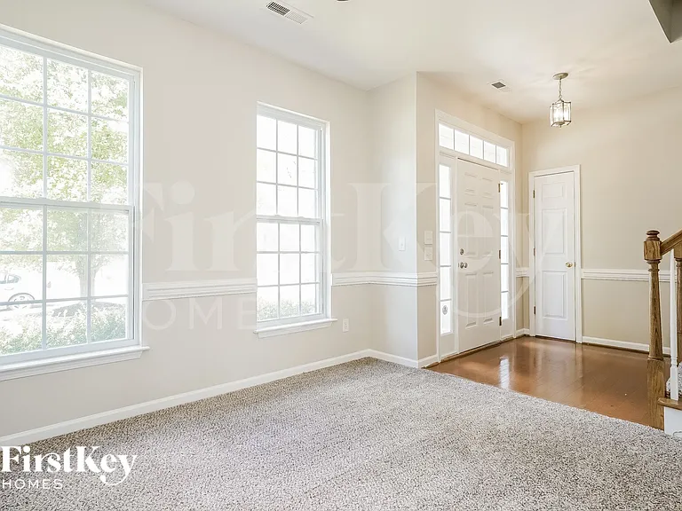 705 Hawthorn Ridge Dr — Photo 3