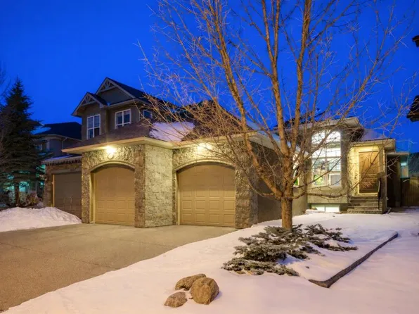 551 E Evergreen Cir SW, Calgary, AB T2Y 0C1