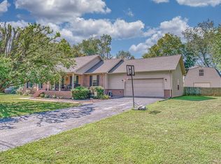1406 W Riverside Dr, Cookeville, TN 38506