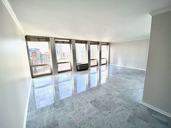 5th image of 111 E Chestnut St #31J