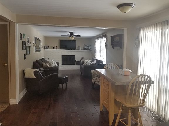 3rd image of 2057 El Camino Dr