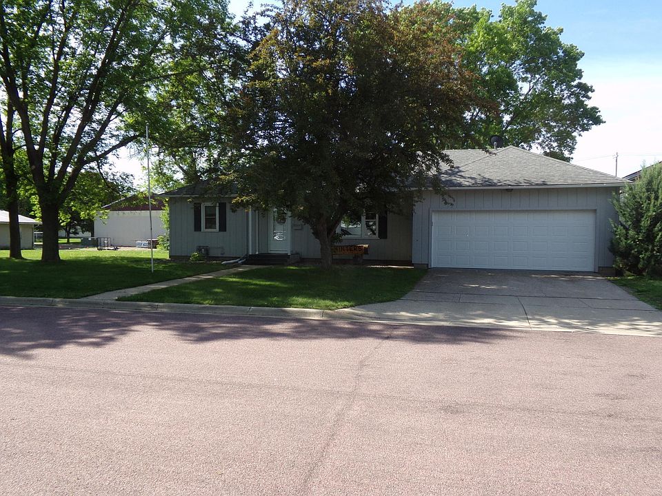 1st image of 605 E 1st St N