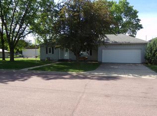 605 E 1st St N, Truman, MN 56088