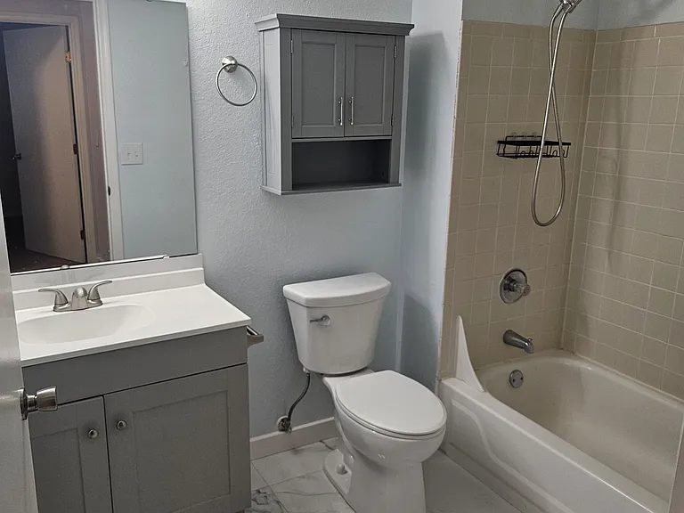3705 SW 27th St #223 — Photo 8