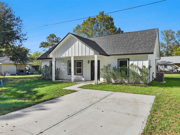 205 Spruce Ln, Daisetta, TX 77533