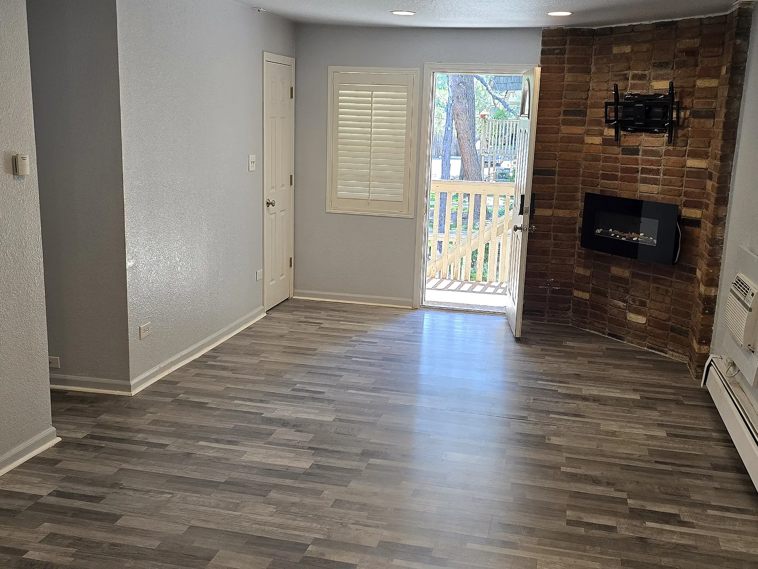 2 bed, 793 sqft, $1,550 — Photo 1