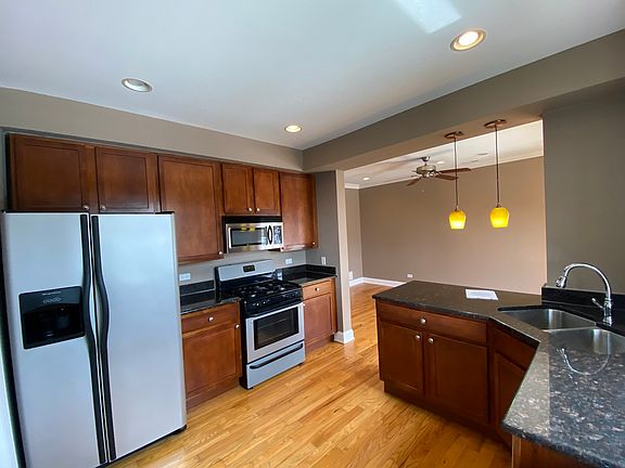 2nd image of 2707 W Glenlake Ave #3