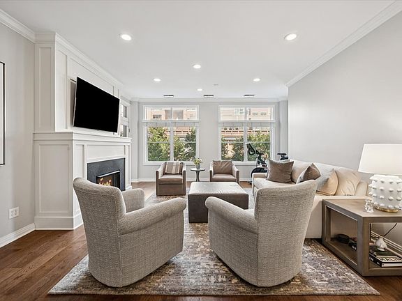 3rd image of 560 W Fulton St APT 303