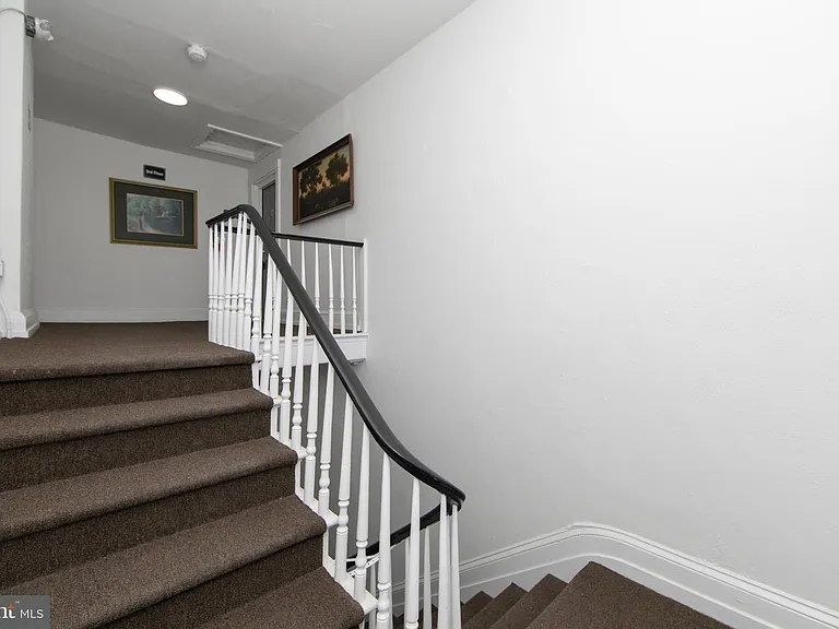 9 E Holly Ave #5 — Photo 29