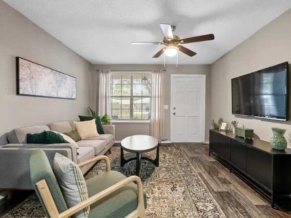 Villas at Deer Park Apartments