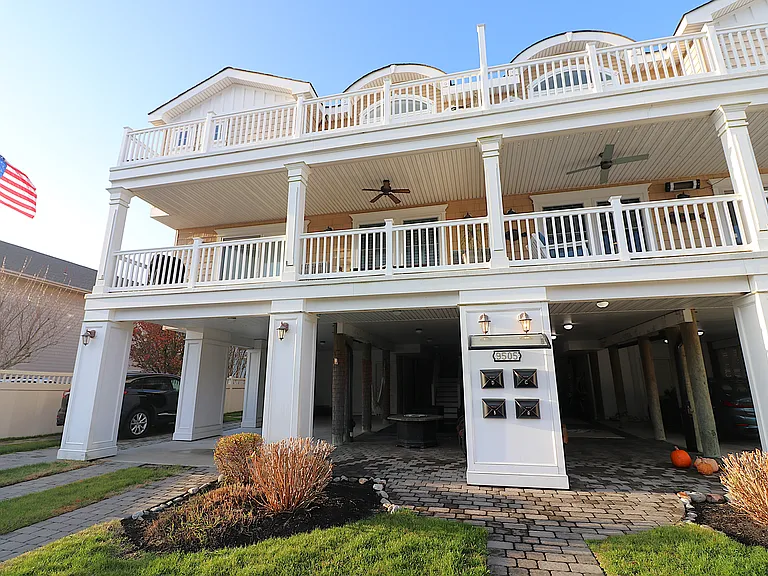 9505 Monmouth Ave #B — Photo 33