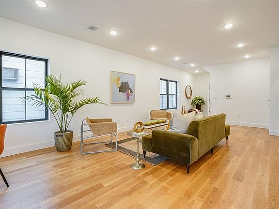 4th image of 58 Waverly St #2A