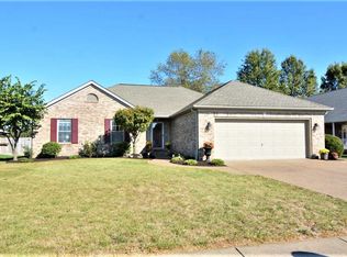216 Westbriar Dr, Newburgh, IN 47630