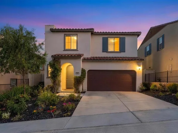 887 Brookdale Dr, Vista, CA 92081