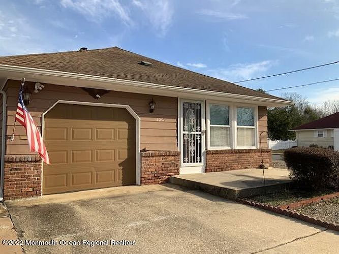 1st image of 2201 Mount Hood Ln